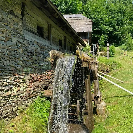 Turisticna Kmetija Povh *